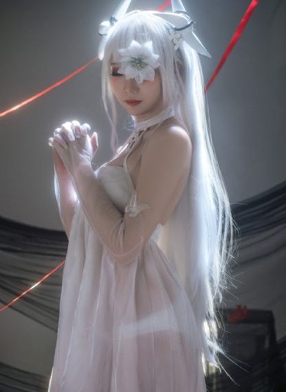 三男一女吃奶添下面视频_1080P在线观看视频